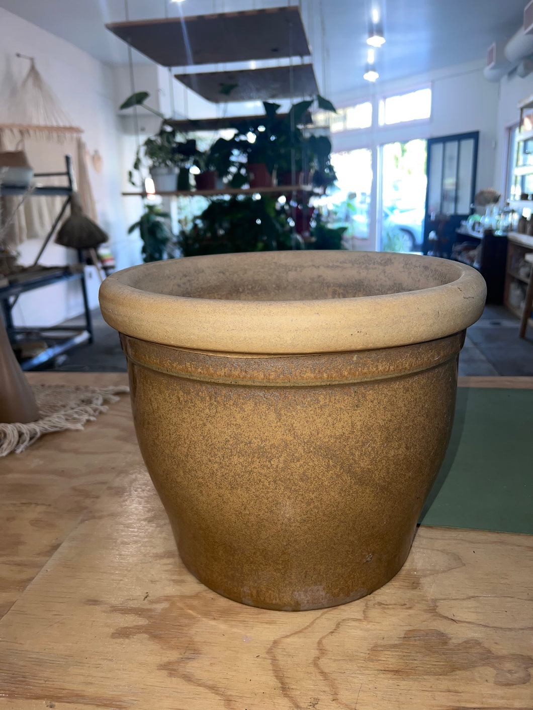 Saturn Pot